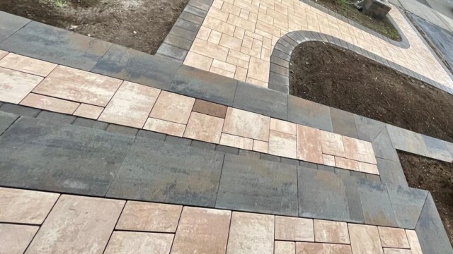 Walkway & Entrance Walkway & Entrance